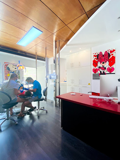 VHD Dental by Liberix- Dr Víctor Hernández / Kathrin Bauerfoto