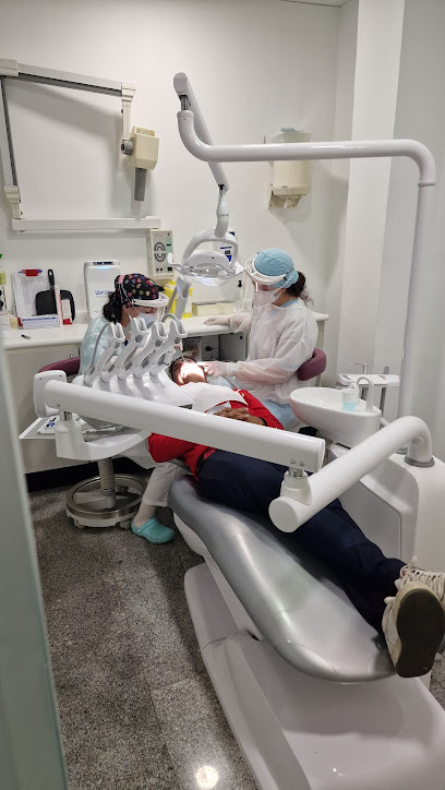 Clínica Dental Bucalia Barcelona Aribaufoto